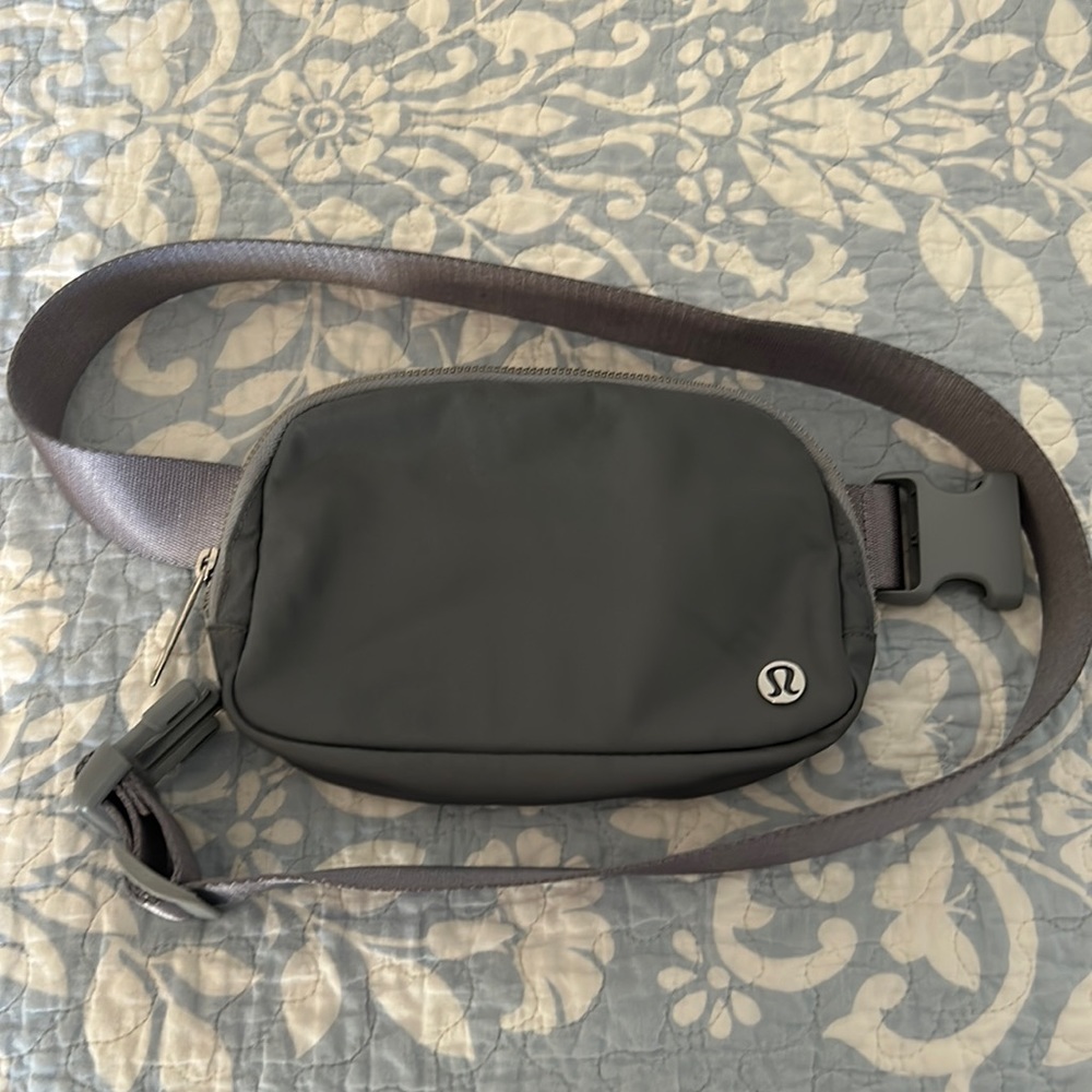 Lululemon Everywhere Belt Bag